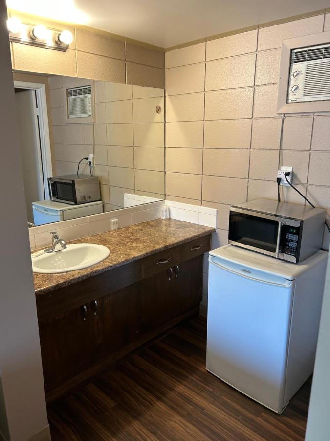 Goodknight Inn Lloydminster Ngoại thất bức ảnh